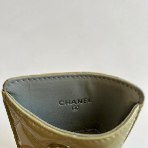 CHANEL PATENT LEATHER QUILTED CC INTERLOCKING LOGO CARD HOLDER - Picture 5 of 6